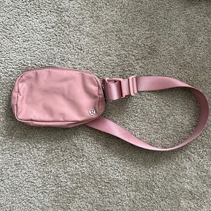 Lululemon everywhere belt bag